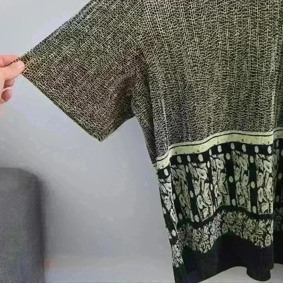 BROCHURE | Women's Vintage Cream/Black Patterned Short Sleeve Shirt - Picture 2 of 4